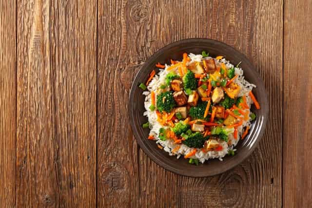 Photo of التوفو والأرز المقلي